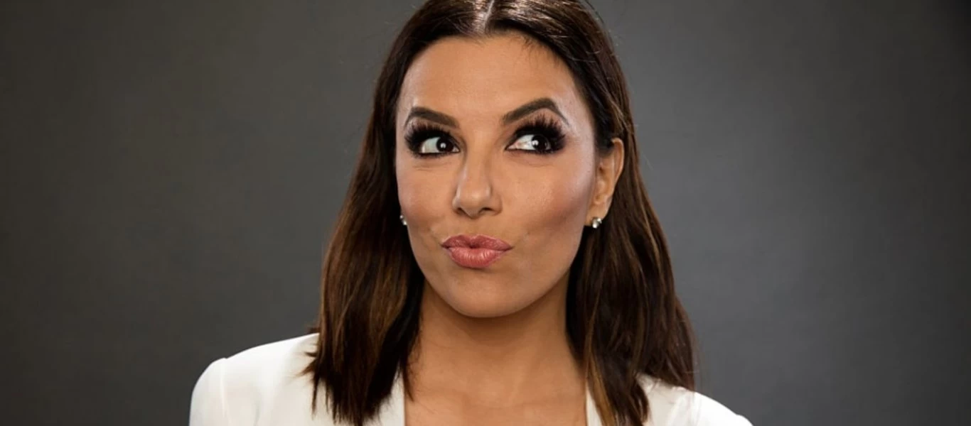 Η Eva Longoria σε αφήνει με το... στόμα ανοιχτό χάρη στο άσπρο μαγιό της (φώτο)